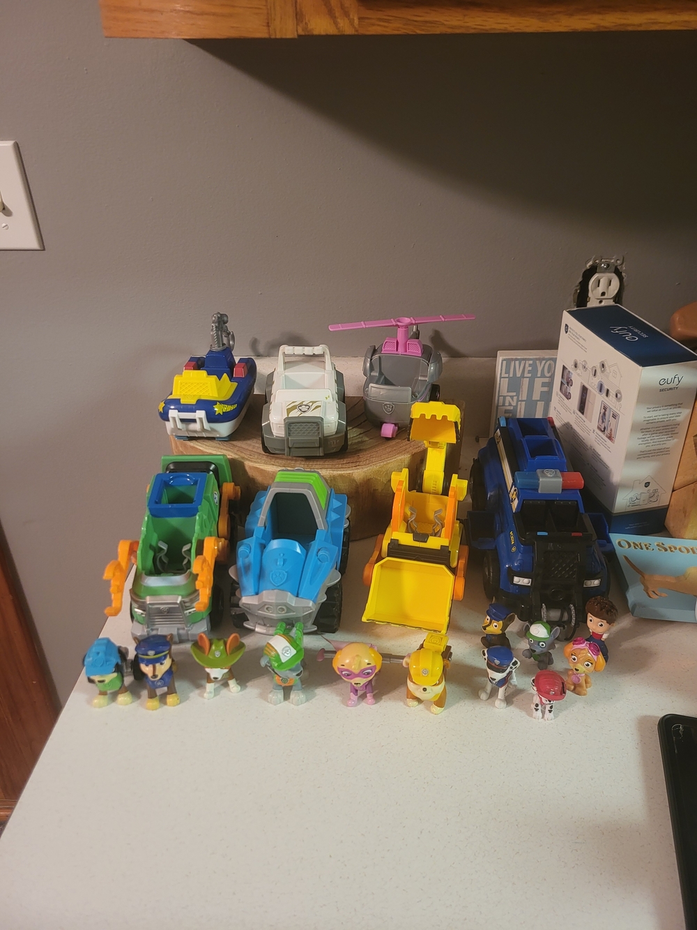 PAW Patrol Vehicle and Character Toy Set - Multicolor